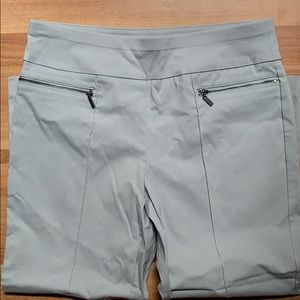 NWOT!!Light Grey Capris